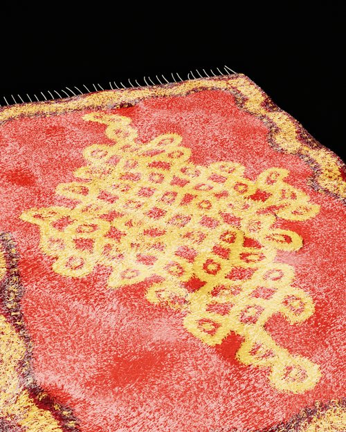 The kolam rug in velvet, shining with its nap